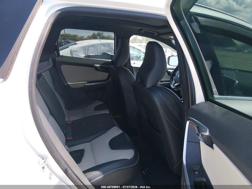 2015 Volvo Xc60 VIN YV440MDK8F2668711 IAAI salvage auction — REAR END, Salvage Title, sold $2,450 on 2026-08-15 (photo 8)