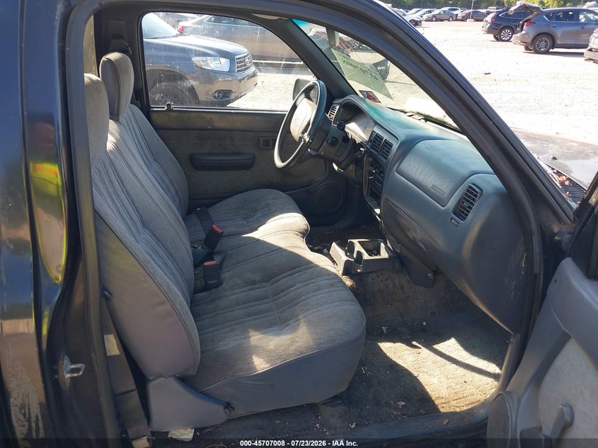 1998 Toyota Tacoma VIN 4TANL42N9WZ136480 IAAI salvage auction — NORMAL WEAR, Clear (New Jersey), sold $225 on 2026-08-21 (photo 8)