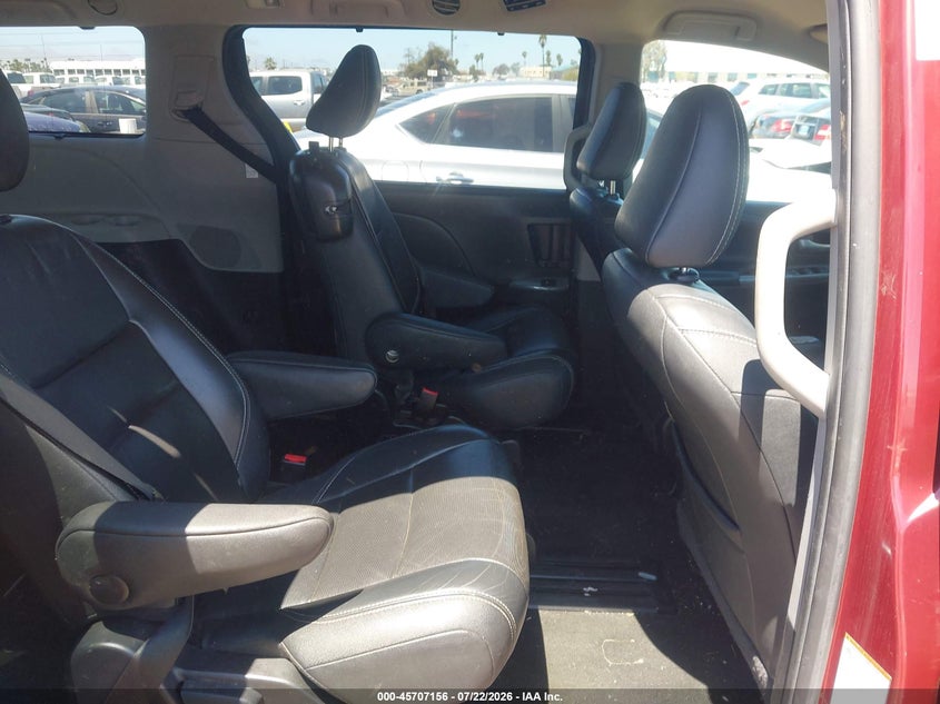2017 Toyota Sienna VIN 5TDXZ3DC4HS878727 IAAI salvage auction — NORMAL WEAR, Salvage Title, sold $1,050 on 2026-07-29 (photo 8)