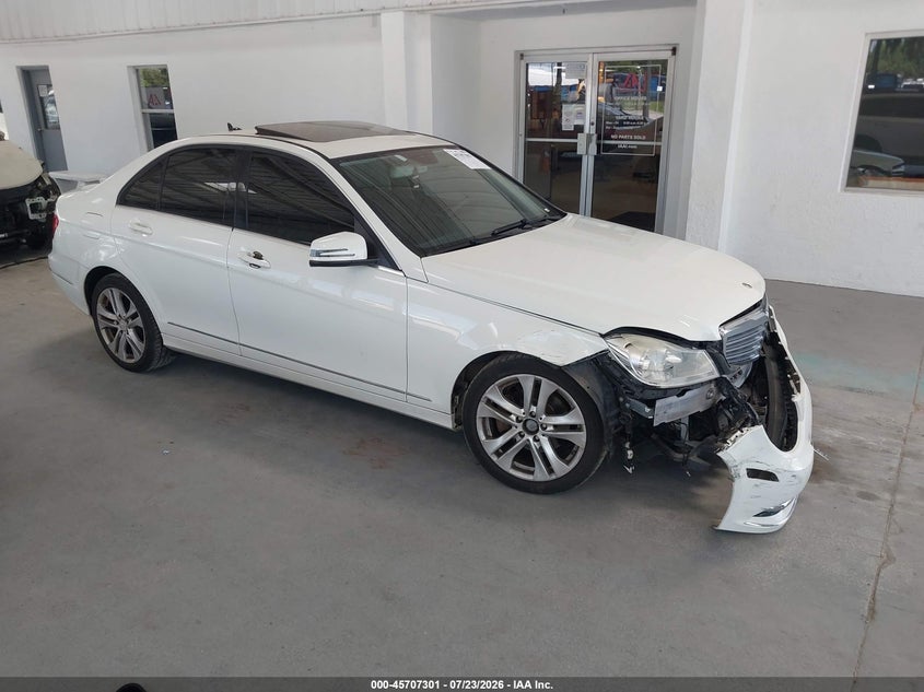 2012 Mercedes-benz C-klasse VIN WDDGF8BB8CR191568 IAAI salvage auction — FRONT END, Wait Title, sold $475 on 2026-08-12 (photo 1)