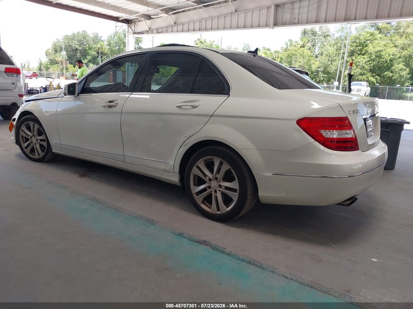 2012 Mercedes-benz C-klasse VIN WDDGF8BB8CR191568 IAAI salvage auction — FRONT END, Wait Title, sold $475 on 2026-08-12 (photo 3)