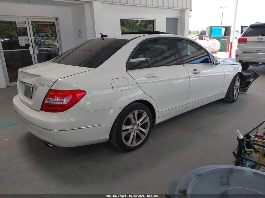 2012 Mercedes-benz C-klasse VIN WDDGF8BB8CR191568 IAAI salvage auction — FRONT END, Wait Title, sold $475 on 2026-08-12 (photo 4)
