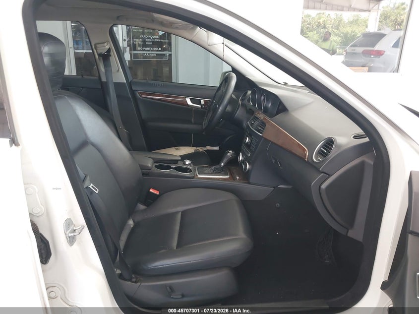 2012 Mercedes-benz C-klasse VIN WDDGF8BB8CR191568 IAAI salvage auction — FRONT END, Wait Title, sold $475 on 2026-08-12 (photo 5)