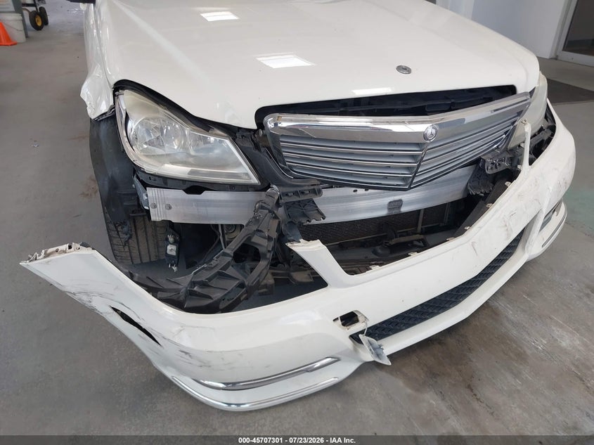 2012 Mercedes-benz C-klasse VIN WDDGF8BB8CR191568 IAAI salvage auction — FRONT END, Wait Title, sold $475 on 2026-08-12 (photo 6)