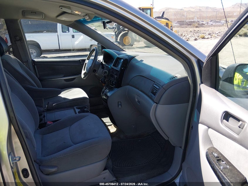 2005 Toyota Sienna VIN 5TDZA23C35S251282 IAAI salvage auction — NORMAL WEAR, Regular (Nevada), sold $325 on 2026-07-31 (photo 5)