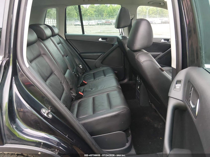 2011 Volkswagen Tiguan VIN WVGBV7AX1BW525014 IAAI salvage auction — NORMAL WEAR, Clear (Tennessee), sold $25 on 2026-07-29 (photo 8)