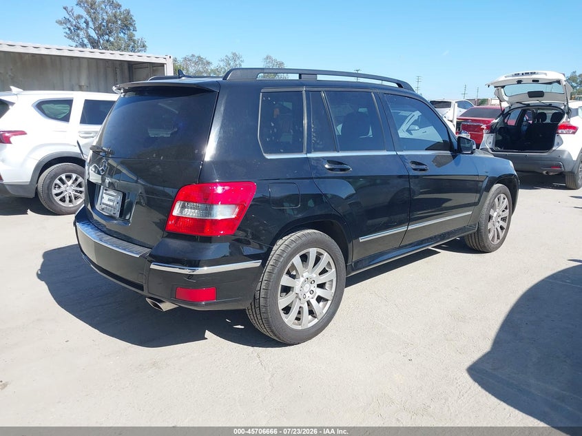 2012 Mercedes-benz Glk-klasse VIN WDCGG5GB0CF883785 IAAI salvage auction — REAR END, Salvage Title, sold $2,000 on 2026-08-06 (photo 4)