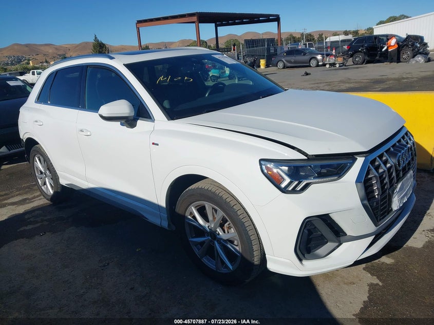 2024 Audi Q3 VIN WA1DECF31R1061400 IAAI salvage auction — REAR END, Salvage Title, sold $11,900 on 2026-08-20 (photo 1)