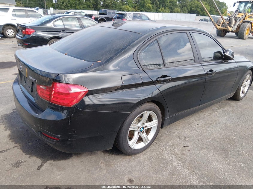 2014 BMW 3 series VIN WBA3A5C52EP601520 IAAI salvage auction — NORMAL WEAR, Clear (Georgia), sold $450 on 2026-08-19 (photo 4)