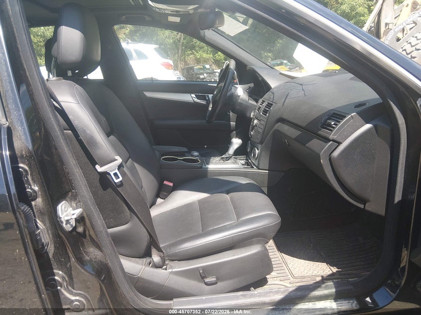 2010 Mercedes-benz C class VIN WDDGF8BB7AR088154 IAAI salvage auction — NORMAL WEAR, Original (Vermont), sold $700 on 2026-07-23 (photo 5)