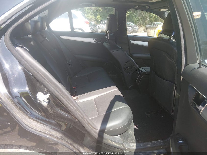 2010 Mercedes-benz C class VIN WDDGF8BB7AR088154 IAAI salvage auction — NORMAL WEAR, Original (Vermont), sold $700 on 2026-07-23 (photo 8)