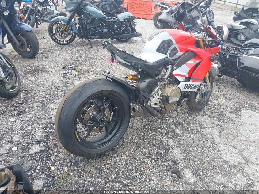 2019 Ducati Panigale VIN ZDMDAGNW5KB009695 IAAI salvage auction — ALL OVER, Wait Title, sold $8,350 on 2026-09-09 (photo 4)