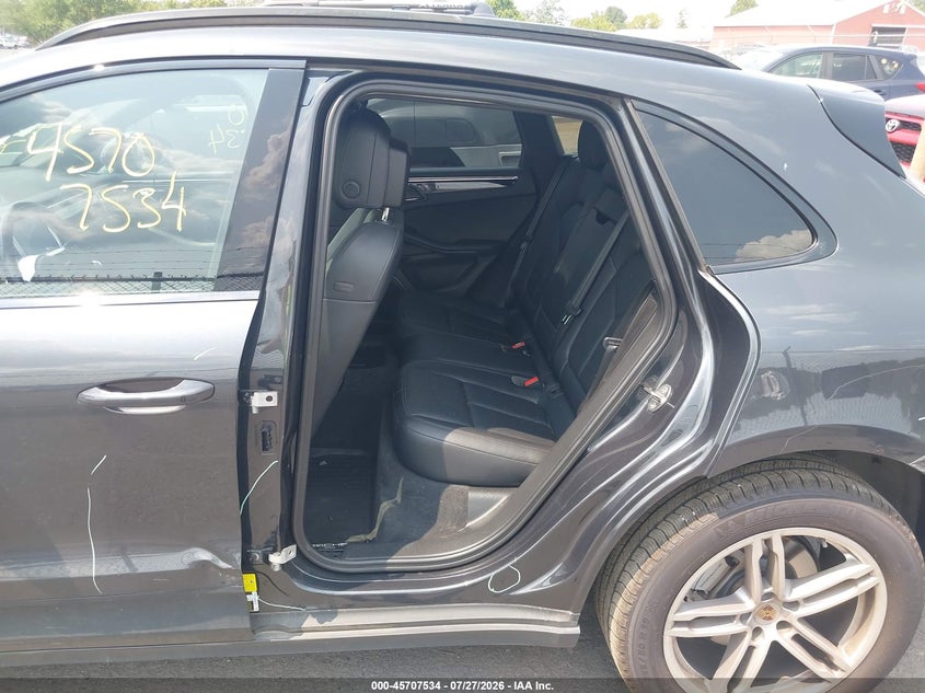 2017 Porsche Macan VIN WP1AB2A51HLB10939 IAAI salvage auction — LEFT SIDE, Salvage (Virginia), sold $7,300 on 2026-08-18 (photo 6)