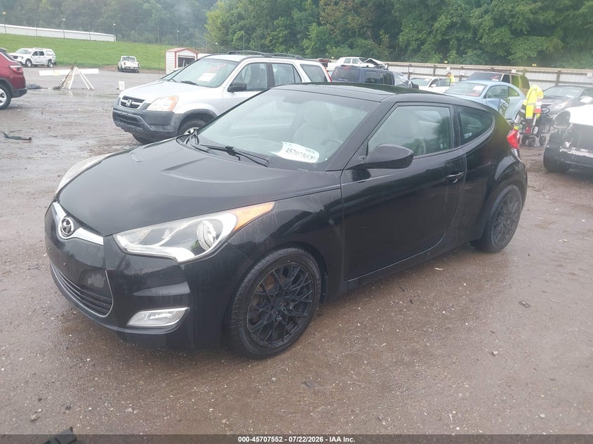 2013 Hyundai Veloster VIN KMHTC6AD5DU101084 IAAI salvage auction — NORMAL WEAR, Clear (Tennessee), sold $25 on 2026-07-29 (photo 2)
