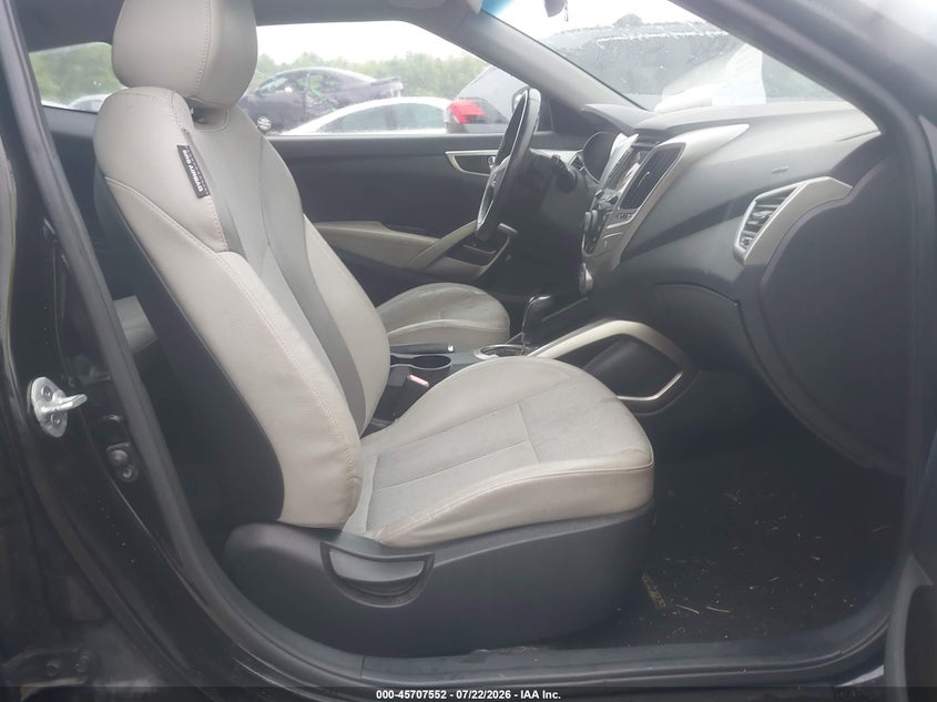 2013 Hyundai Veloster VIN KMHTC6AD5DU101084 IAAI salvage auction — NORMAL WEAR, Clear (Tennessee), sold $25 on 2026-07-29 (photo 5)