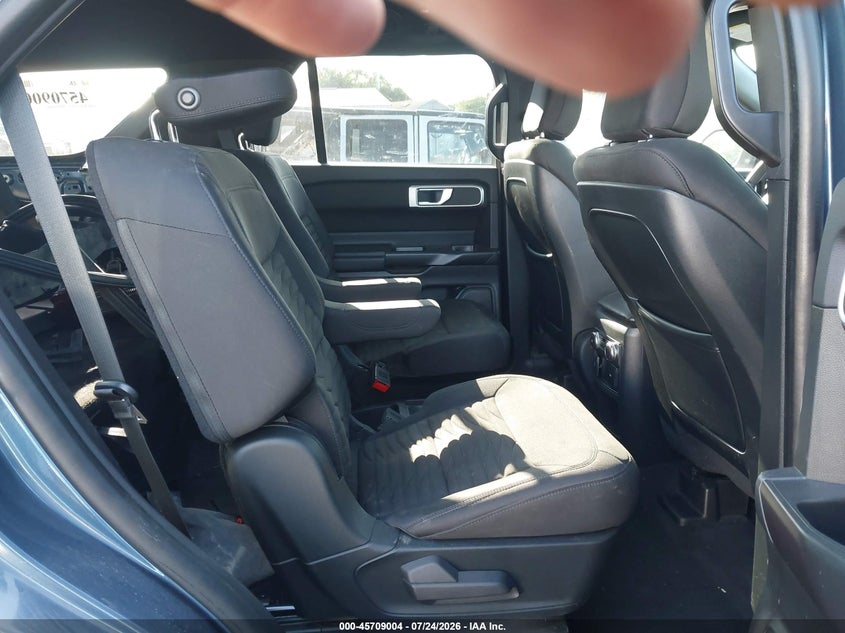 2020 Ford Explorer VIN 1FMSK8DH2LGA08576 IAAI salvage auction — FRONT & REAR, Salvage Title, sold $6,100 on 2026-07-31 (photo 8)