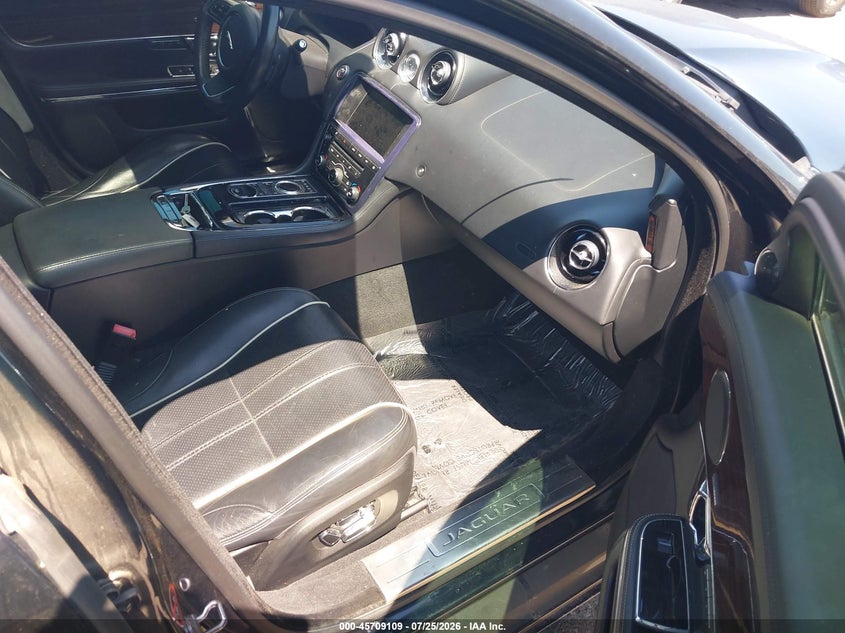2014 Jaguar Xj VIN SAJWJ2GD9E8V61514 IAAI salvage auction — MECHANICAL, Salvage Title, sold $450 on 2026-09-08 (photo 5)