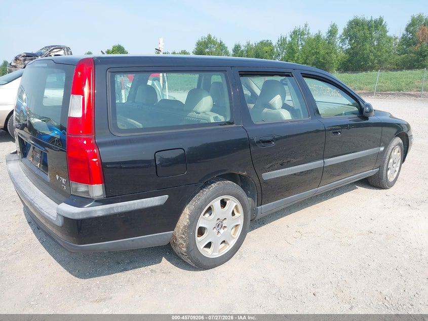 2002 Volvo V70 VIN YV1SW53D921174370 IAAI salvage auction — NORMAL WEAR, Clear (New York), sold $25 on 2026-07-30 (photo 4)