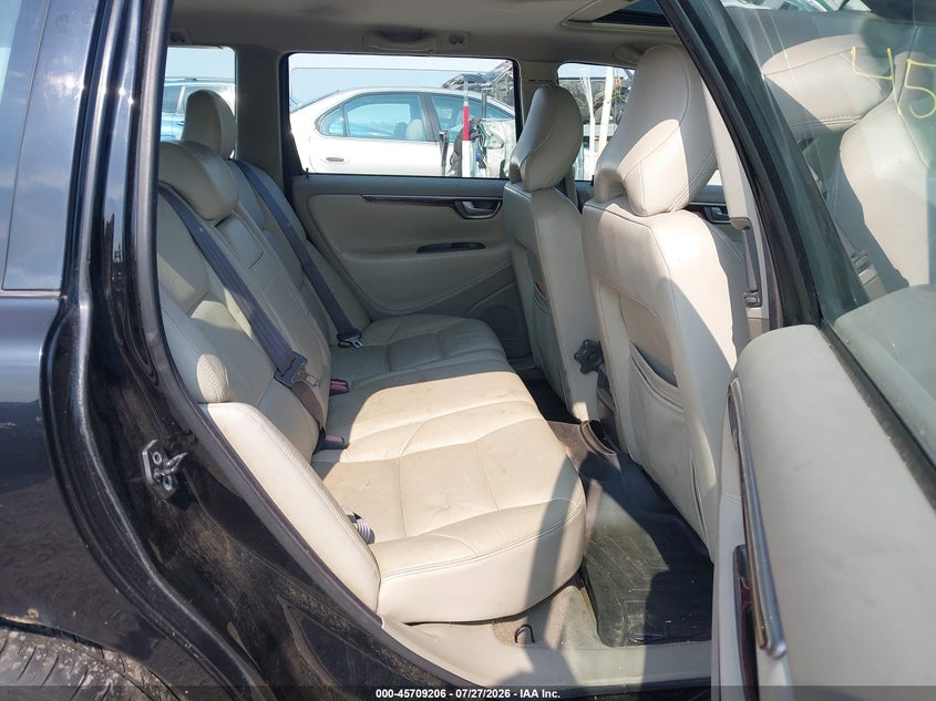 2002 Volvo V70 VIN YV1SW53D921174370 IAAI salvage auction — NORMAL WEAR, Clear (New York), sold $25 on 2026-07-30 (photo 8)