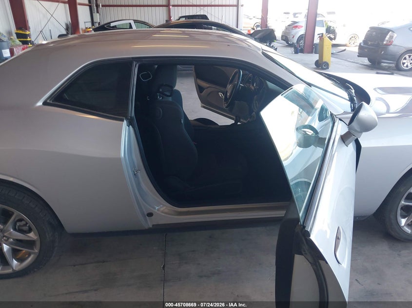2022 Dodge Challenger VIN 2C3CDZKG0NH194732 IAAI salvage auction — REAR END, Salvage Title, sold $7,900 on 2026-07-30 (photo 5)
