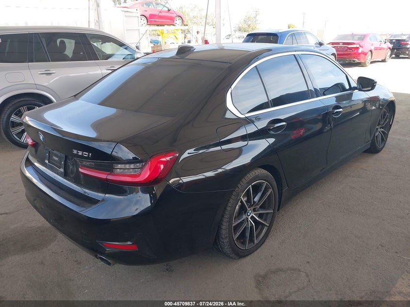 2019 BMW 3er VIN 3MW5R1J52K8B01056 IAAI salvage auction — REAR END, Salvage Title, sold $8,900 on 2026-08-03 (photo 4)