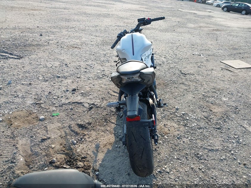 2026 Kawasaki Ninja VIN ML5EXEP1XTDAG9975 IAAI salvage auction — LEFT SIDE, Salvage Title, sold $2,100 on 2026-09-06 (photo 6)