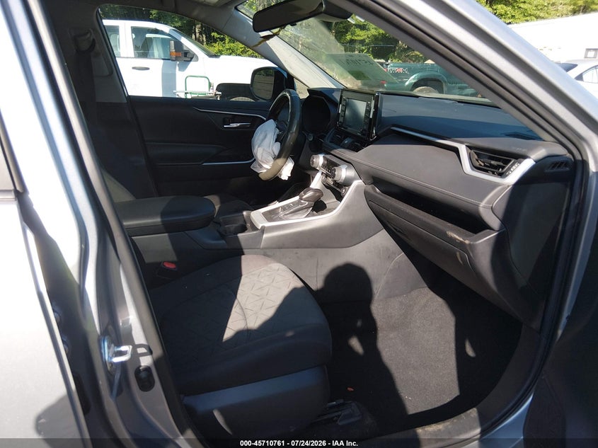 2020 Toyota Rav 4 VIN 2T3P1RFV3LC131086 IAAI salvage auction — FRONT END, Wait Title, sold $9,000 on 2026-08-22 (photo 5)