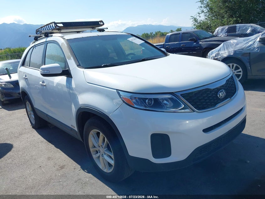 2015 Kia Sorento VIN 5XYKTDA76FG607056 IAAI salvage auction — NORMAL WEAR, Rebuilt/Restored (Utah), sold $25 on 2026-07-30 (photo 1)