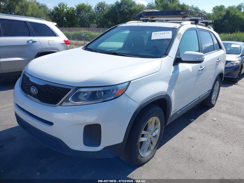 2015 Kia Sorento VIN 5XYKTDA76FG607056 IAAI salvage auction — NORMAL WEAR, Rebuilt/Restored (Utah), sold $25 on 2026-07-30 (photo 2)