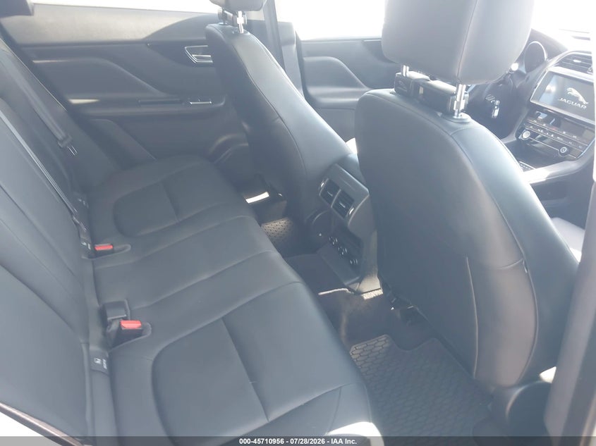 2019 Jaguar F-pace VIN SADCJ2FX0KA396281 IAAI salvage auction — LEFT FRONT, Wait Title, sold $4,950 on 2026-09-06 (photo 8)