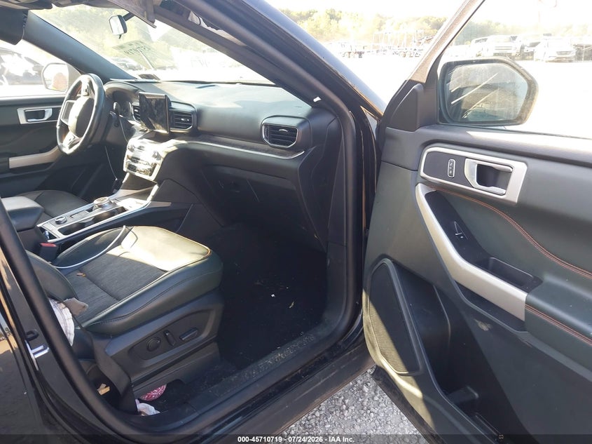 2023 Ford Explorer VIN 1FMSK8JH8PGA15638 IAAI salvage auction — FRONT END, Wait Title, sold $12,000 on 2026-08-27 (photo 5)