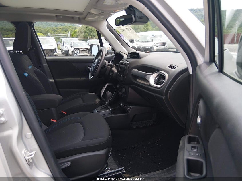 2021 Jeep Renegade VIN ZACNJDBBXMPM80960 IAAI salvage auction — SIDE, Salvage Title, sold $2,550 on 2026-08-14 (photo 5)