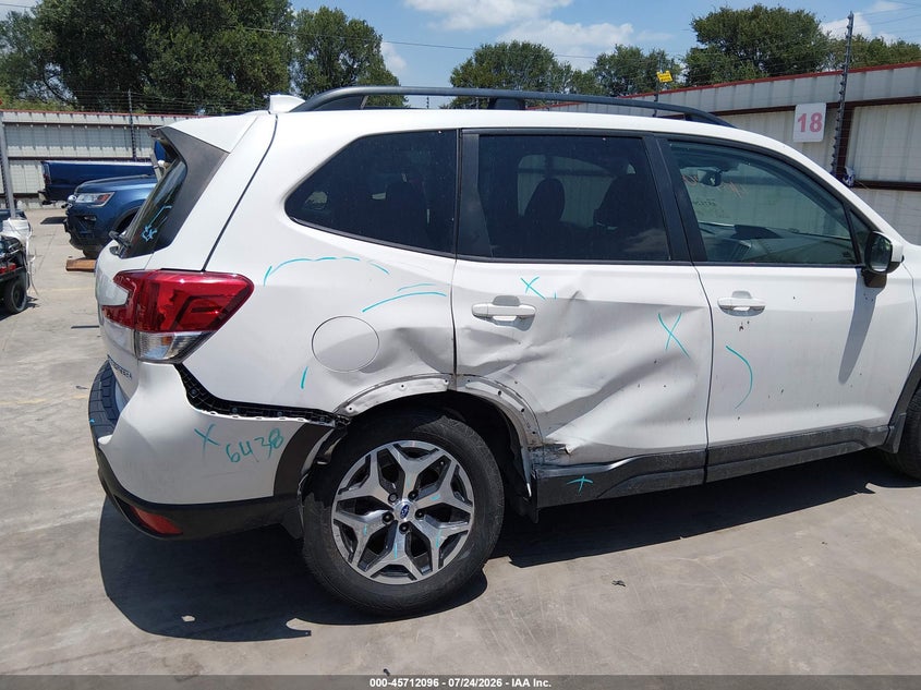 2020 Subaru Forester VIN JF2SKAJC9LH542500 IAAI salvage auction — RIGHT SIDE, Salvage Title, sold $4,650 on 2026-09-15 (photo 6)