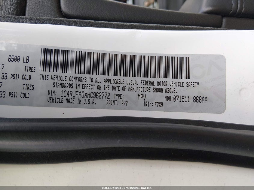 2017 Jeep Grand cherokee VIN 1C4RJFAGXHC962772 IAAI salvage auction — SIDE, Salvage, sold $3,650 on 2026-08-20 (photo 9)