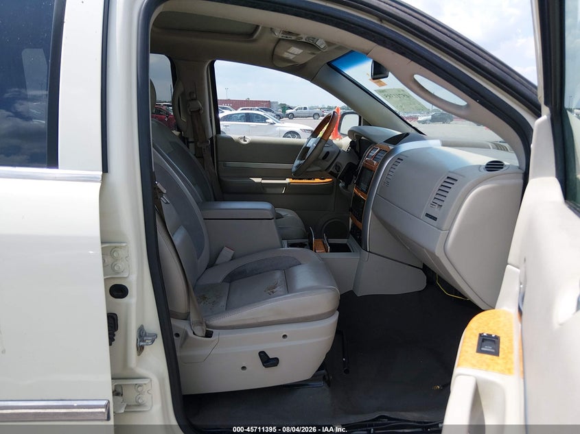 2008 Chrysler Aspen VIN 1A8HW58218F101957 IAAI salvage auction — WATER/FLOOD, Junk (Missouri), sold $300 on 2026-08-19 (photo 5)