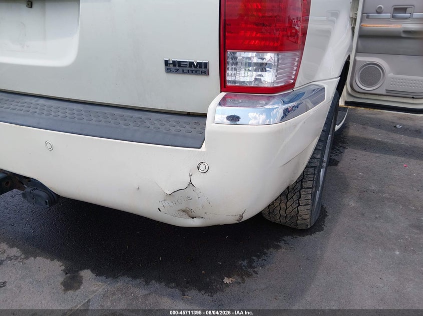2008 Chrysler Aspen VIN 1A8HW58218F101957 IAAI salvage auction — WATER/FLOOD, Junk (Missouri), sold $300 on 2026-08-19 (photo 6)