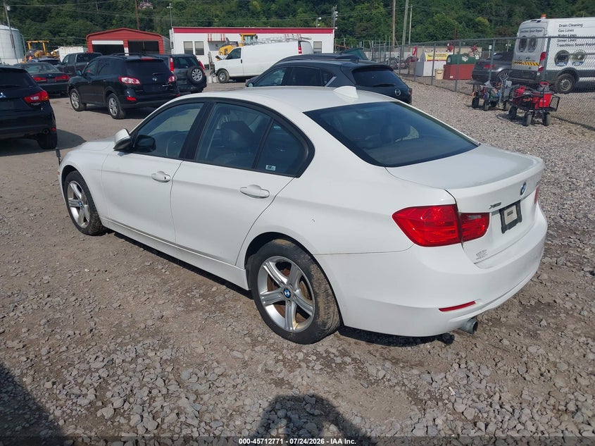 2015 BMW 3 series VIN WBA3C3G56FNS76232 IAAI salvage auction — NORMAL WEAR, Clear (Pennsylvania), sold $1,025 on 2026-08-04 (photo 3)