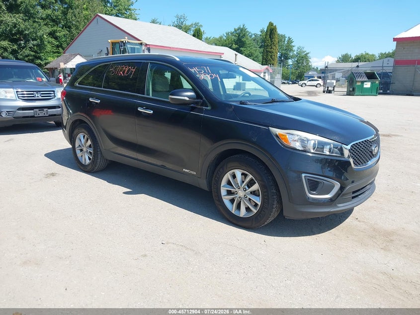 2017 Kia Sorento VIN 5XYPGDA5XHG204824 IAAI salvage auction — NORMAL WEAR, Wait Title, sold $425 on 2026-07-30 (photo 1)