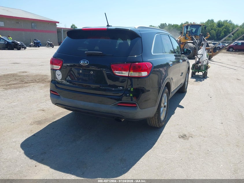 2017 Kia Sorento VIN 5XYPGDA5XHG204824 IAAI salvage auction — NORMAL WEAR, Wait Title, sold $425 on 2026-07-30 (photo 4)