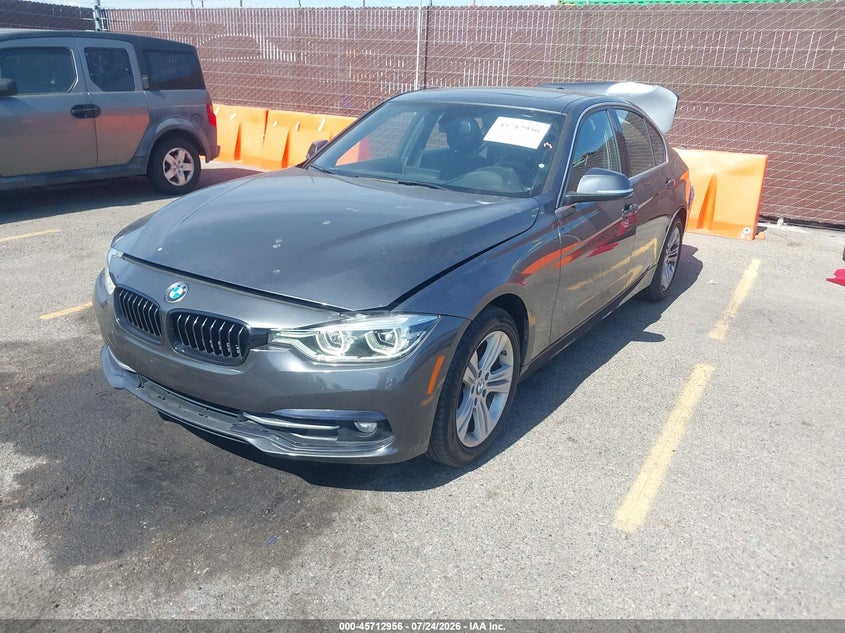 2018 BMW 3er VIN WBA8B9C52JEE82256 IAAI salvage auction — REAR END, Salvage Title, sold $5,275 on 2026-08-17 (photo 2)
