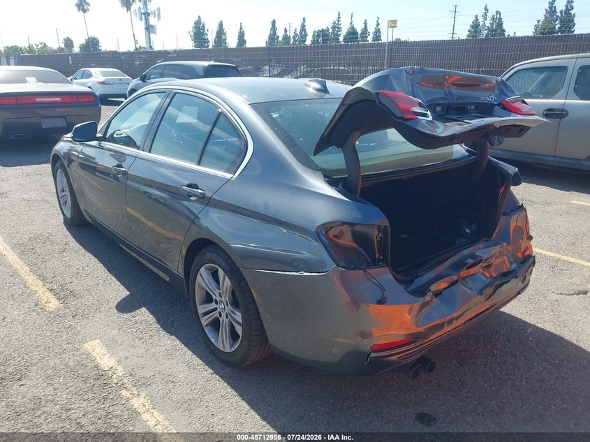 2018 BMW 3er VIN WBA8B9C52JEE82256 IAAI salvage auction — REAR END, Salvage Title, sold $5,275 on 2026-08-17 (photo 3)