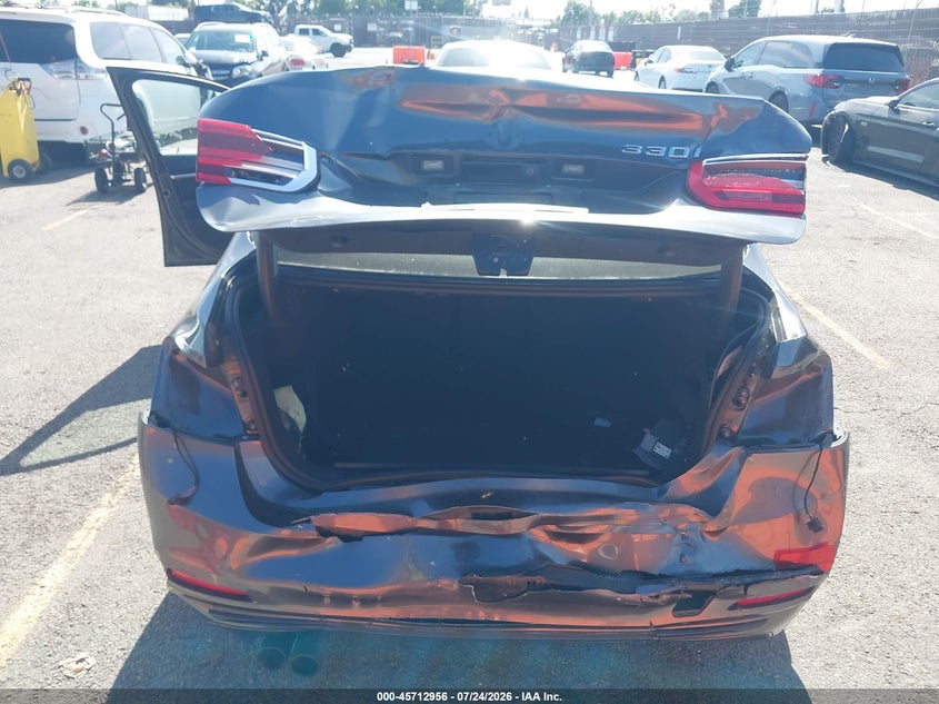 2018 BMW 3er VIN WBA8B9C52JEE82256 IAAI salvage auction — REAR END, Salvage Title, sold $5,275 on 2026-08-17 (photo 6)