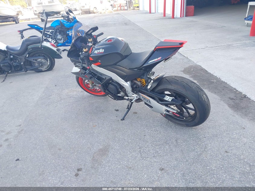 2022 Aprilia Rsv VIN ZD4KYUB02NS000331 IAAI salvage auction — SIDE, Clear (Florida), sold $4,900 on 2026-08-05 (photo 3)