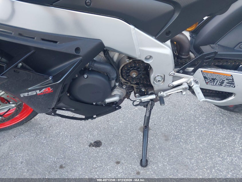 2022 Aprilia Rsv VIN ZD4KYUB02NS000331 IAAI salvage auction — SIDE, Clear (Florida), sold $4,900 on 2026-08-05 (photo 9)
