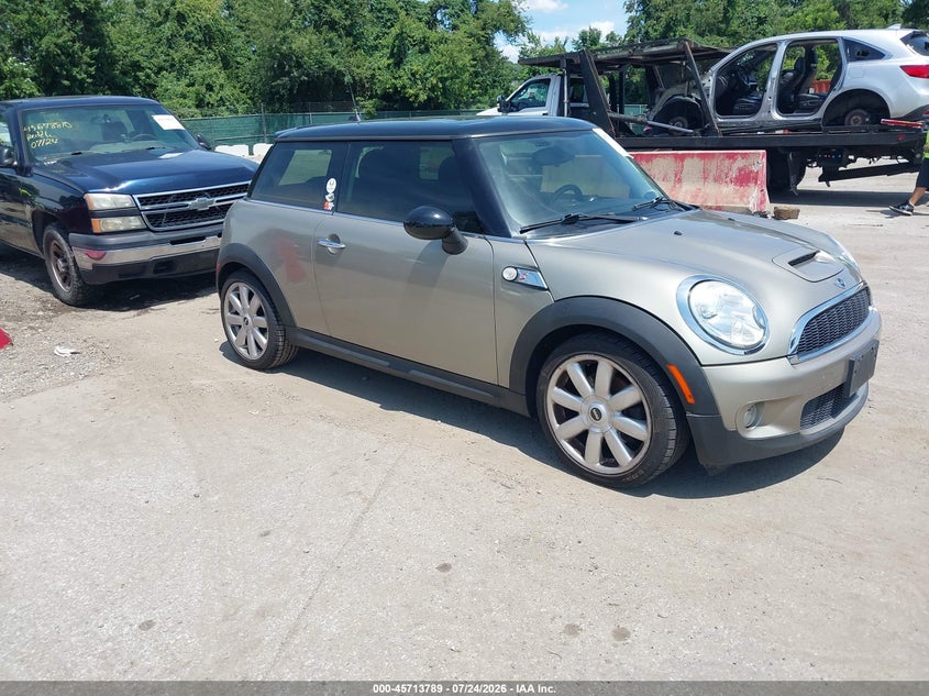2010 Mini Cooper VIN WMWMF7C55ATZ73274 IAAI salvage auction — NORMAL WEAR, Clear (Maryland), sold $550 on 2026-08-06 (photo 1)