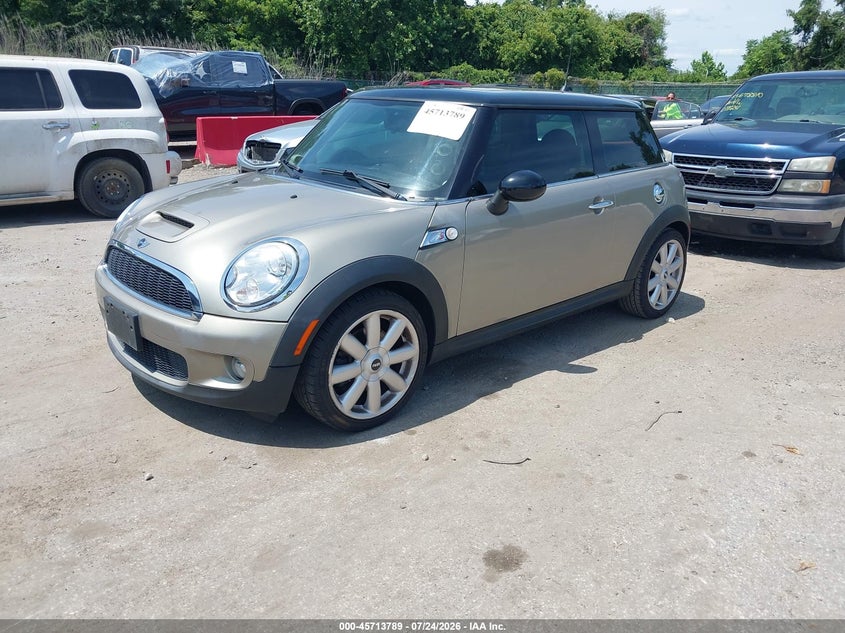 2010 Mini Cooper VIN WMWMF7C55ATZ73274 IAAI salvage auction — NORMAL WEAR, Clear (Maryland), sold $550 on 2026-08-06 (photo 2)