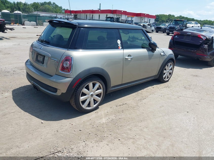 2010 Mini Cooper VIN WMWMF7C55ATZ73274 IAAI salvage auction — NORMAL WEAR, Clear (Maryland), sold $550 on 2026-08-06 (photo 4)