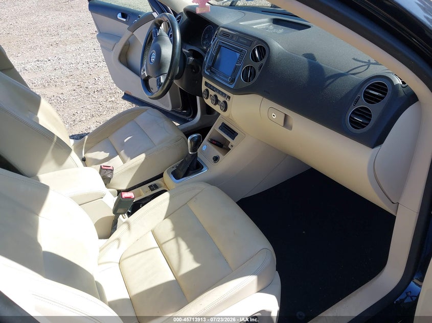 2016 Volkswagen Tiguan VIN WVGBV7AX5GW609733 IAAI salvage auction — NORMAL WEAR, Clear (New York), sold $25 on 2026-07-28 (photo 5)