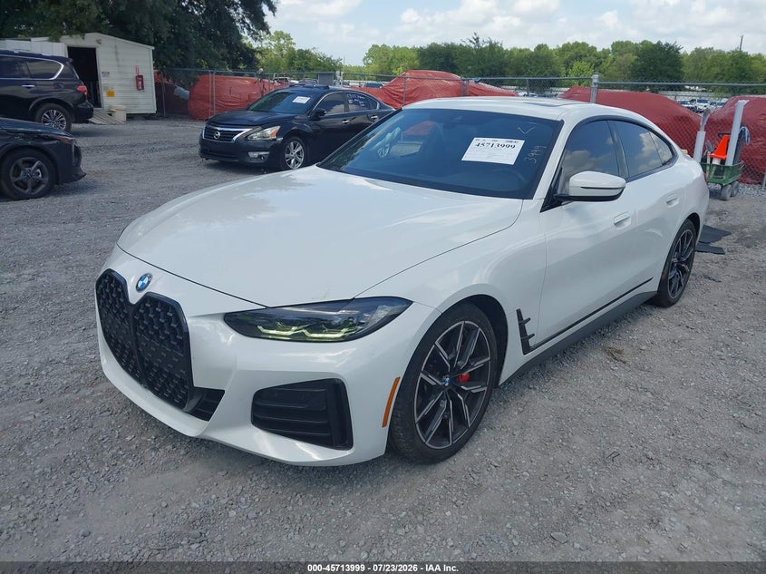 2022 BMW 4er VIN WBA63AV00NFM18091 IAAI salvage auction — SIDE, Wait Title, sold $12,600 on 2026-08-18 (photo 2)