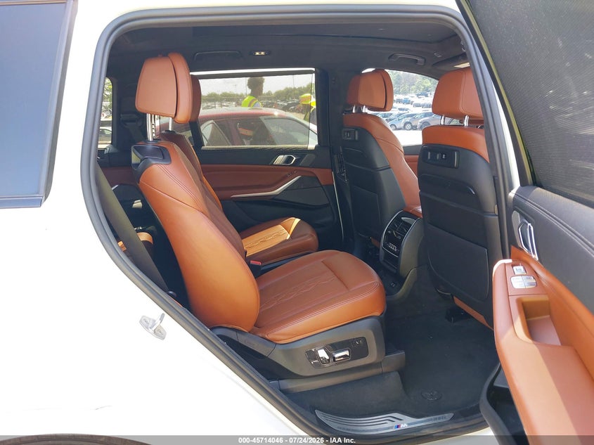 2021 BMW X7 VIN 5UXCW2C00M9F62244 IAAI salvage auction — WATER/FLOOD, Salvage Title, sold $20,125 on 2026-10-13 (photo 8)